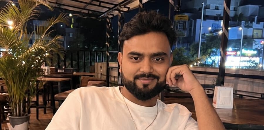 Cozy Rooftop Café Night Portrait Prompt
